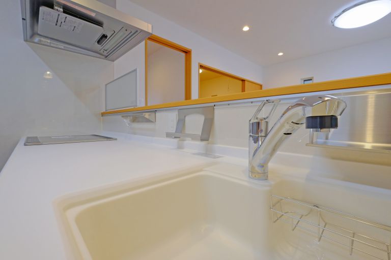 安全で美味しい水を家庭に届ける浄水器の多様なタイプと正しい使い方